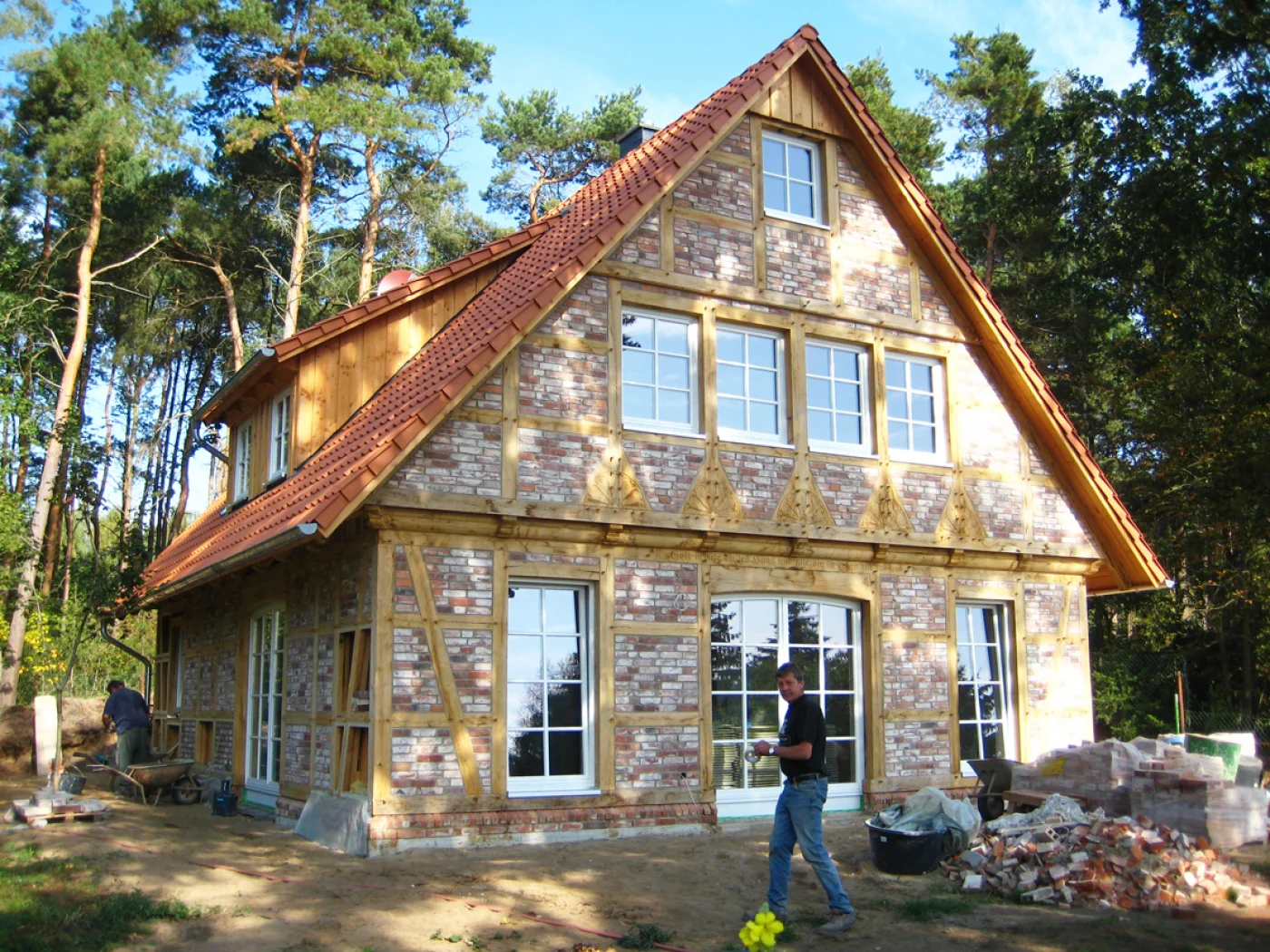Ein traditionelles Fachwerkhaus mit Recycling