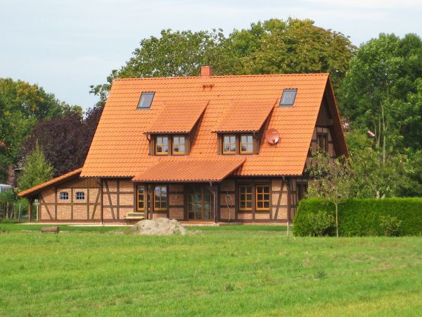 Eine Fachwerkremise mit farbigem Fachwerk in Celle