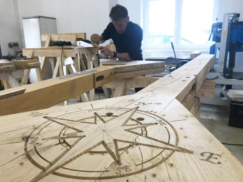 Schnitzer mit Windrose