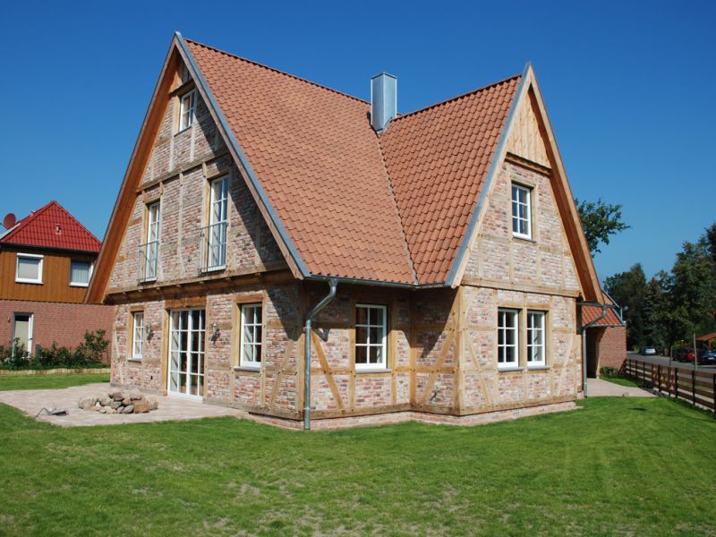 Ein geräumiges Fachwerkhaus mit drei Giebeln
